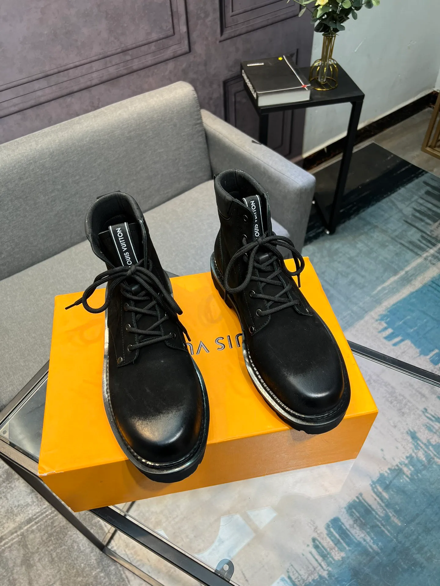 Men's shoes 💰900 L Home - the latest LV men's business casual boots, luxury and nobility are a must, all made of imported original first-layer cowhide, just to create a more comfortable wearing experience, ➕top imported water-dyed full cow lining, original high wear-resistant outsole! 👏👏 Size: Male 39-44; (38 45 46 customized)